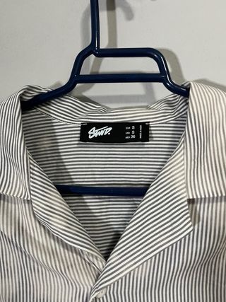 Camisa Rayas Corta Gris y Blanca