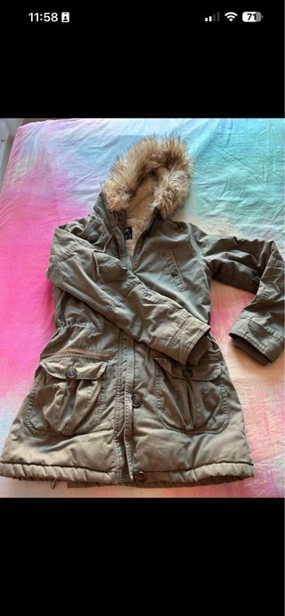 Abrigo verde talla M con capucha