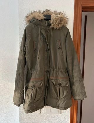 Abrigo verde talla M con capucha