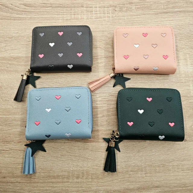 Cartera de corazones y borla rosa