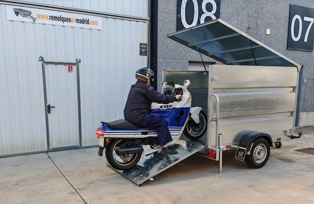 NUEVO: Remolque cerrado y galvanizado