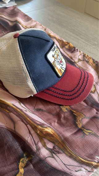 Cappellino con stampa tigre