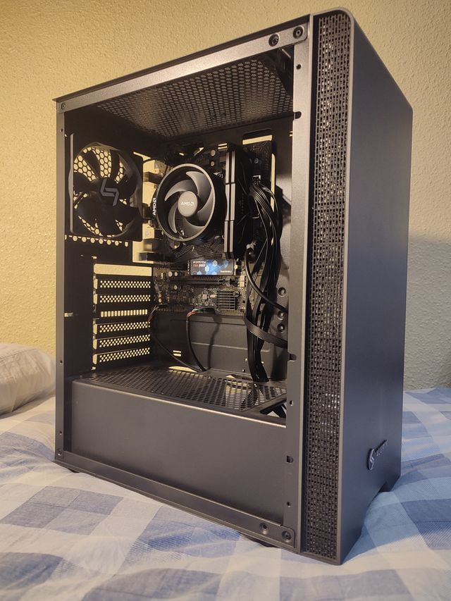 PC Ryzen 5 5600G 16GB RAM 512GB SSD Casi Nuevo