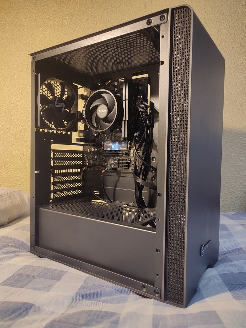 PC Ryzen 5 5600G 16GB RAM 512GB SSD Casi Nuevo
