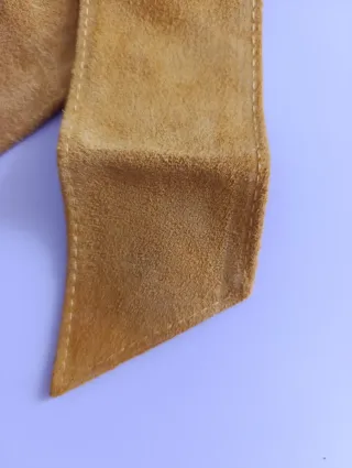 Cinturón mostaza con hebilla redonda