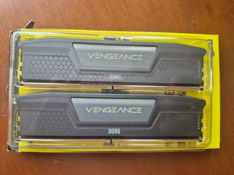 32 GB Corsair Vengeance DDR5 RAM