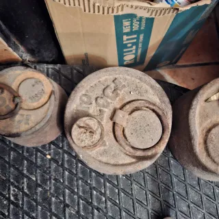 Pesas antiguas de metal