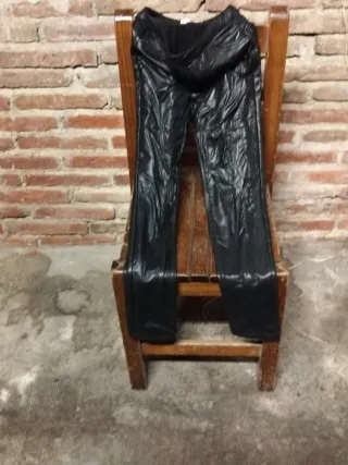 Pantalón vinilo negro niña 11-12 años