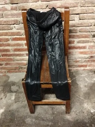 Pantalón vinilo negro niña 11-12 años