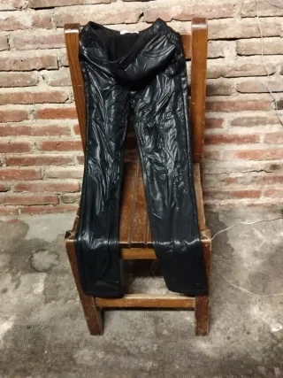 Pantalón vinilo negro niña 11-12 años