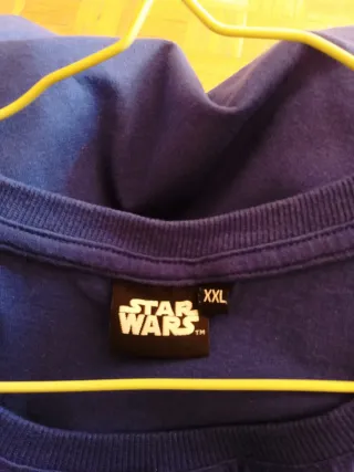 Camiseta Star Wars azul diseño casco Kylo Ren