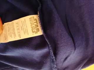 Camiseta Star Wars azul diseño casco Kylo Ren