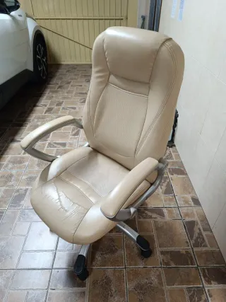 Silla de escritorio beige
