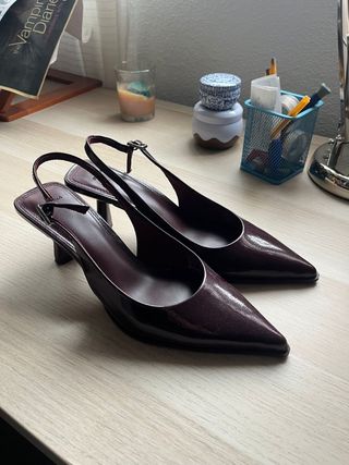 Tacones Bershka color Vino, Talla 39, Sin Estrenar