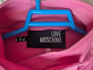 Gabardina Moschino fucsia