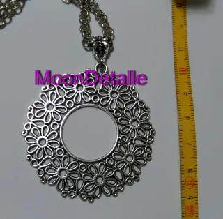 Colgantes plateados variados