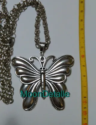 Colgantes plateados variados