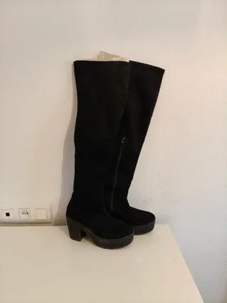 Botas altas tacón y plataforma antelina negras 41