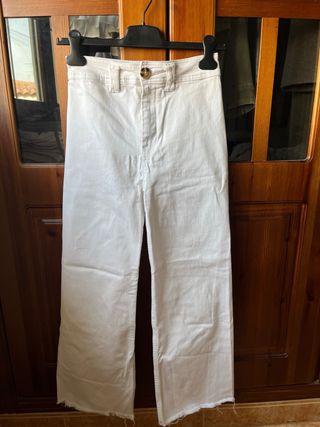 Pantalón vaquero tiro alto Stradivarius