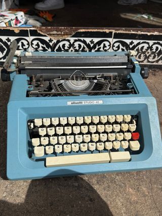 Máquina de escribir Olivetti Studio 46 azul