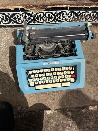 Máquina de escribir Olivetti Studio 46 azul