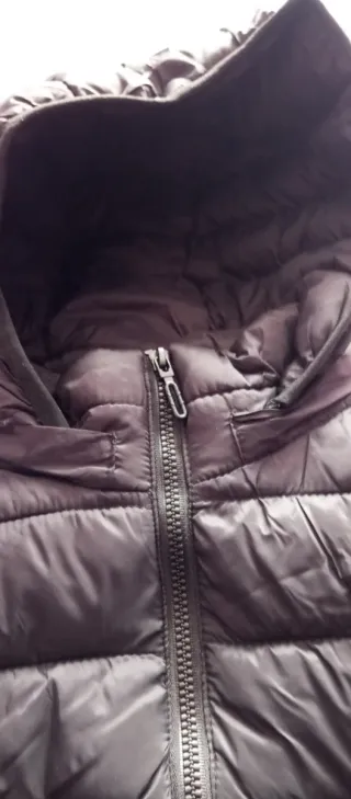 Cazadora térmica negra con capucha