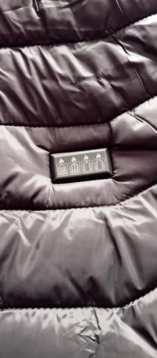 Cazadora térmica negra con capucha