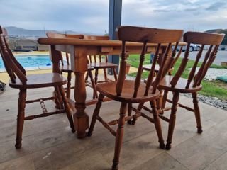 Mesa de madera con 6 sillas