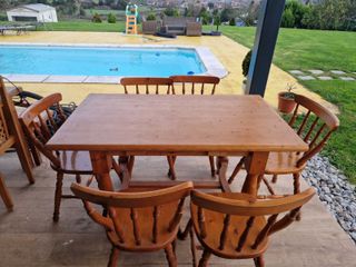 Mesa de madera con 6 sillas