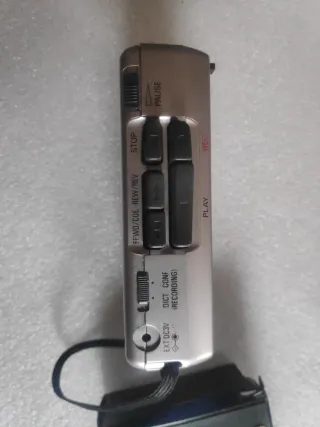 Grabadora Sanyo TRC-960C lleva altavoz para sonido