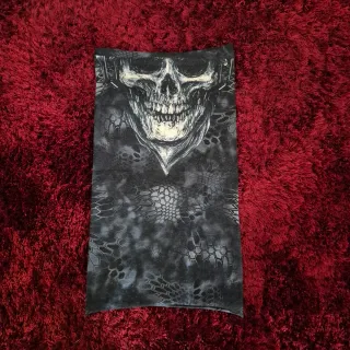 Scaldacollo con teschio