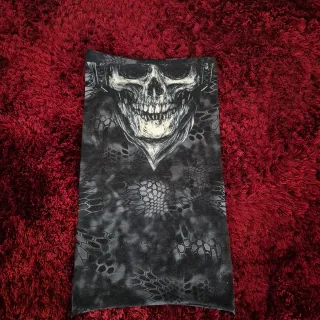 Scaldacollo con teschio