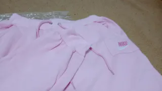 Sudadera Nike rosa con personaje
