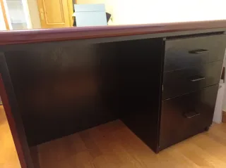 Mesa de despacho clásica burdeos , madera lacada.