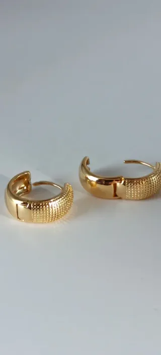 Pendientes Aro Dorados con Esmalte Blanco