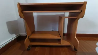 Escritorio madera con ruedas