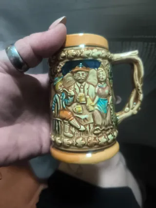 Jarra cerveza alemana figuras relieve