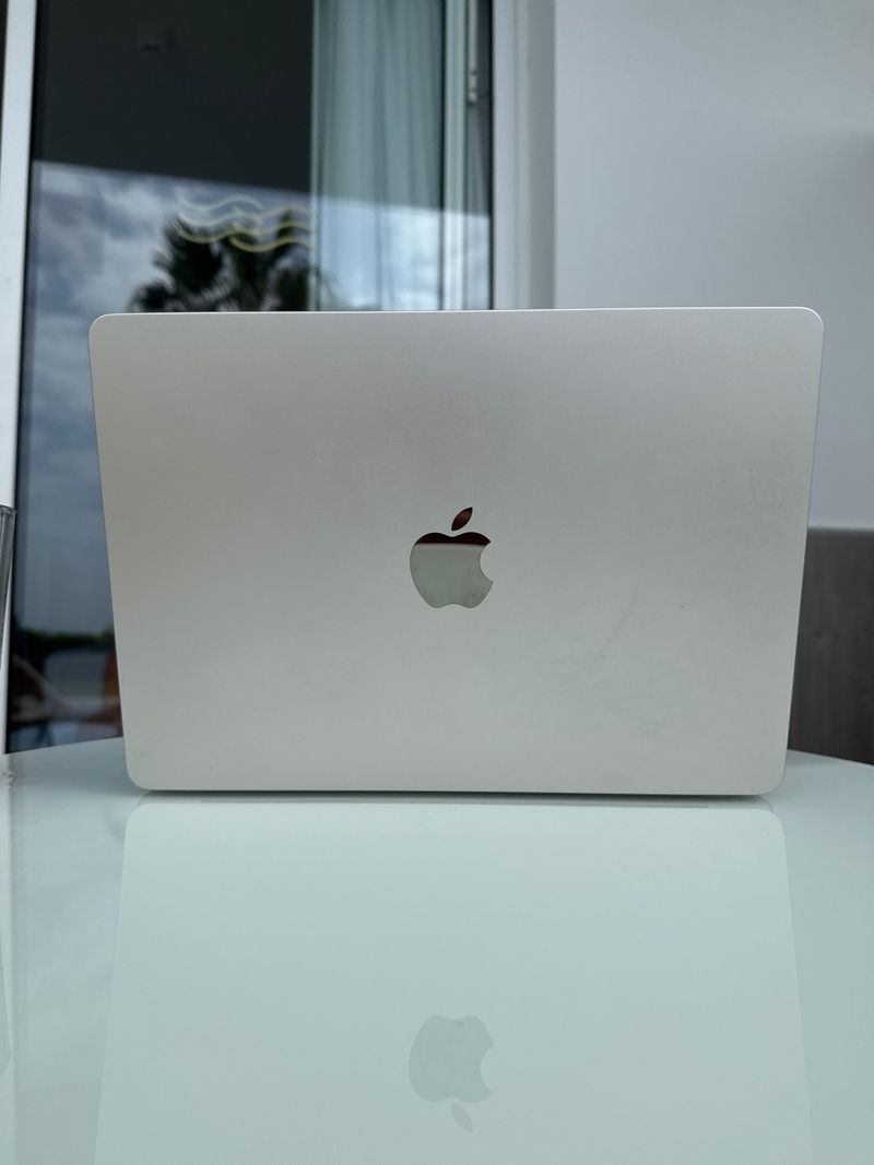 MacBook Air M2 16GB Plata
