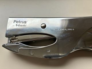 Grapadora Petrus 222 Esselte nueva a estrenar