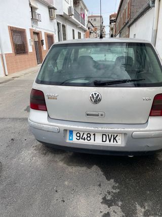 Volkswagen golf  2004