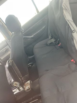 Volkswagen golf  2004