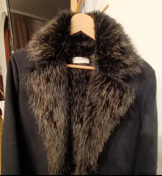 Abrigo sintético forrado de pelo