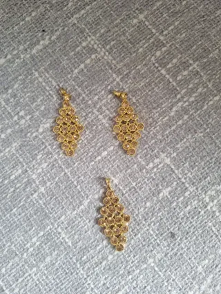 Conjunto Pendientes y Colgante Dorado
