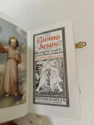 Libro primaria comunión de nácar.