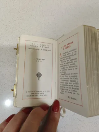 Libro primaria comunión de nácar.