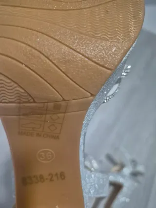 Zapatos de tacón plateados con plataforma