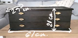 Cajonera madera con cristal expositor