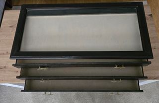 Cajonera madera con cristal expositor