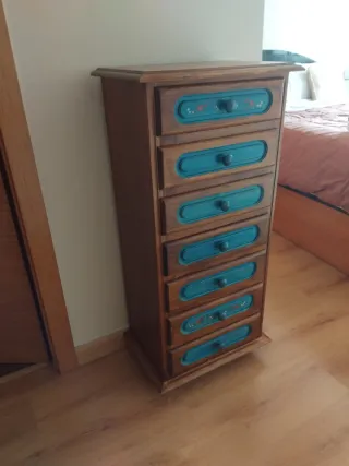 Mini cassettiera retrò in legno a 7 cassetti