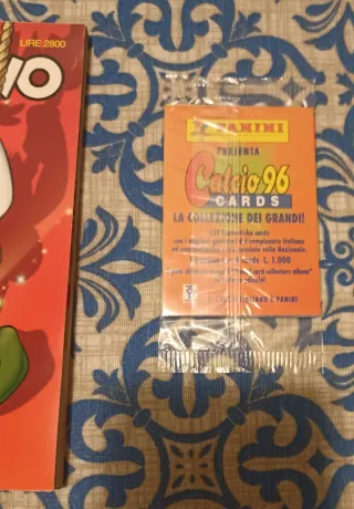Topolino 2107 + bustina Calcio Cards 96